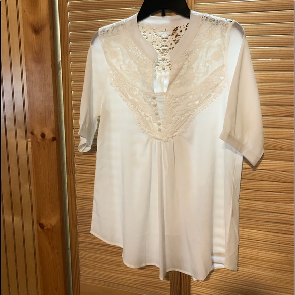 Beautiful white Top in a size L - Picture 1 of 6